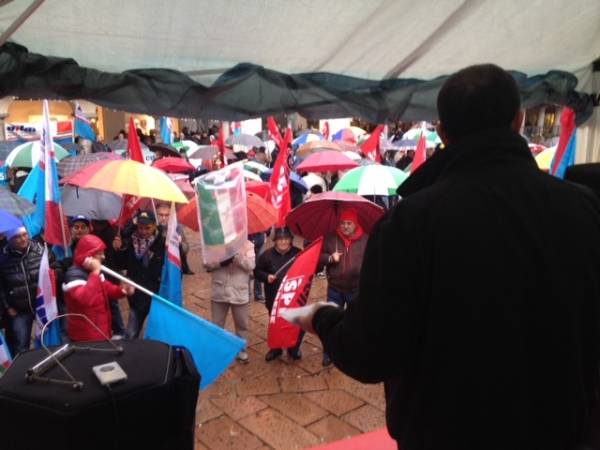 Sciopero generale, lavoratori in piazza (inserita in galleria)