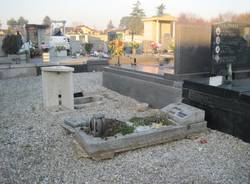 La riesumazione nel cimitero (inserita in galleria)