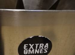 Dentro il birrificio "Extra Omnes" (inserita in galleria)