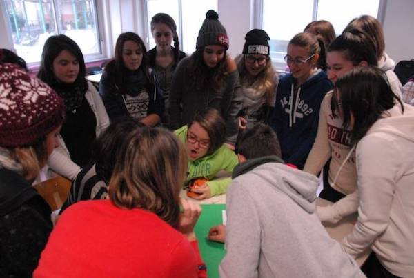 Studenti contro lo sterminio delle minoranze (inserita in galleria)