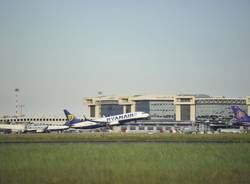 Malpensa, partito alle 6.15 il primo volo trasferito da Orio al Serio (inserita in galleria)