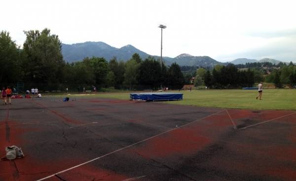 Il campo di atletica di Calcinate è ridotto male (inserita in galleria)