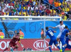 Il gol di Godin fa vincere l'Uruguay (inserita in galleria)