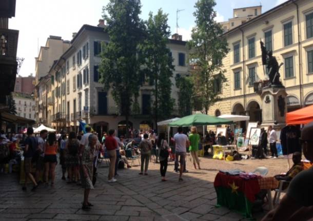 Le piazze del mondo in centro a Varese (inserita in galleria)