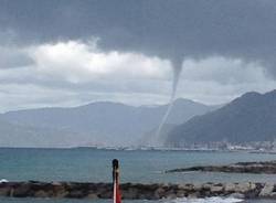 La tromba d'aria sulla spiaggia di Lavagna (inserita in galleria)