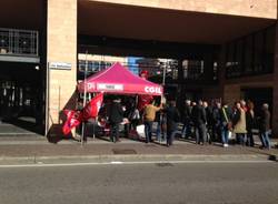 Gazebo Cgil in vista della manifestazione di Roma (inserita in galleria)