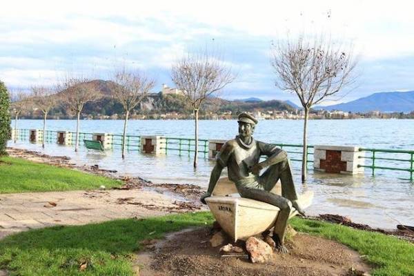 Arona si risveglia sott'acqua (inserita in galleria)