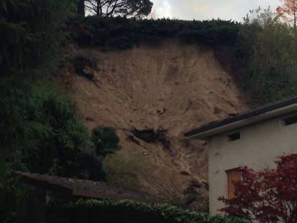 Due morti sotto una frana a Cerro di Laveno (inserita in galleria)