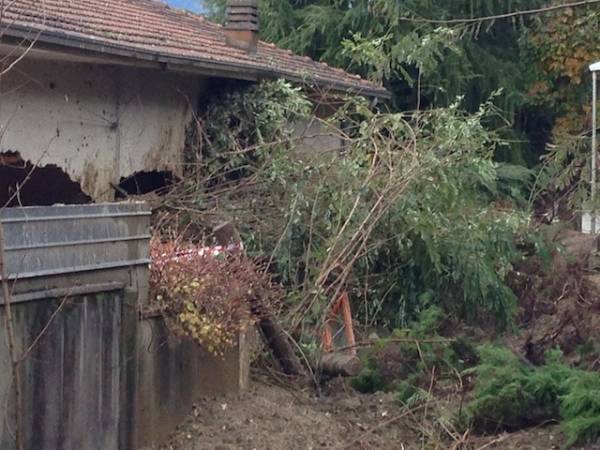 Due morti sotto una frana a Cerro di Laveno (inserita in galleria)