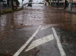 Il lago esonda a Laveno Mombello (inserita in galleria)