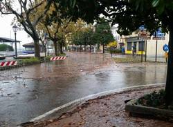 Il lago esonda a Laveno Mombello (inserita in galleria)