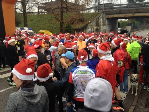 La corsa dei 600 Babbi Natale (inserita in galleria)