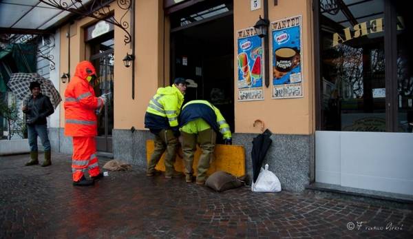 Laveno, ci si prepara al peggio (inserita in galleria)