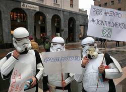 I "soldati" di Guerre Stellari protestano contro le "Sentinelle in Piedi" (inserita in galleria)