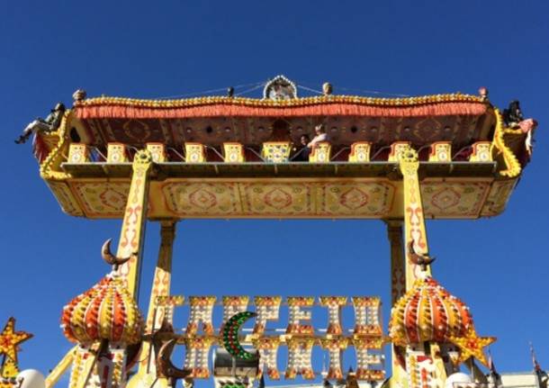 Il luna park batte la pioggia