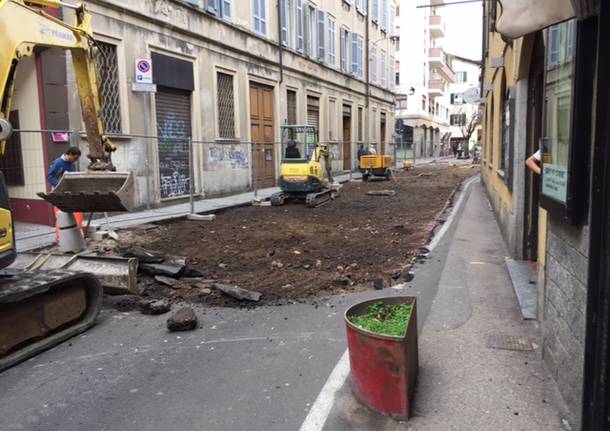 Lavori in via Donizetti, ruspe al lavoro