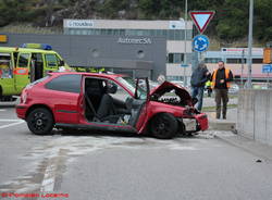 Auto contro un muro a Riazzino