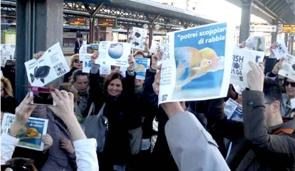 Il "Fish Mob" dei pendolari di Busto