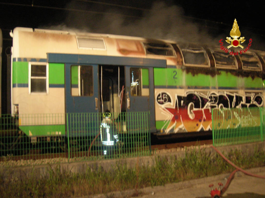 vagone fiamme sacconago