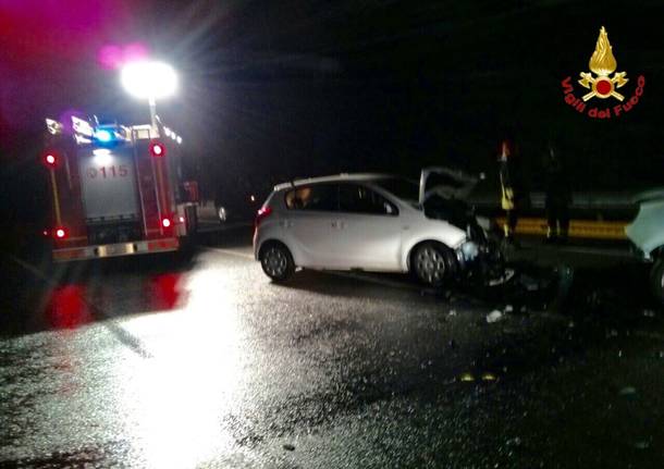 Scontro frontale sulla tangenziale tra Varese e Induno Olona