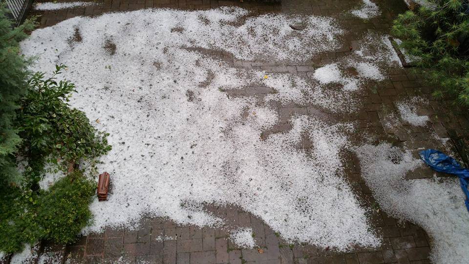 Grandine come noci nella zona di Gazzada