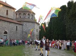 Il Palio dei rioni di Arsago, elmi e vesti storiche