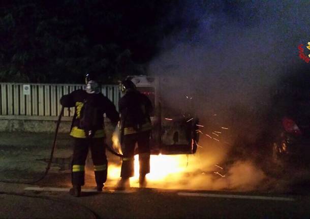 incendio furgone olgiate olona vigili del fuoco