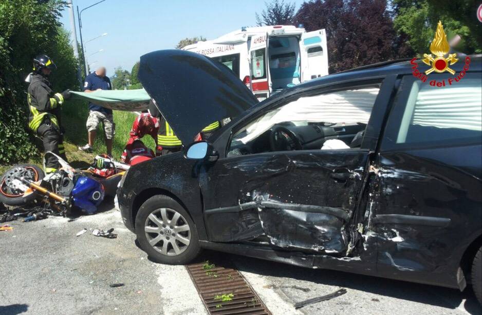 incidente auto moto bodio lomnago 