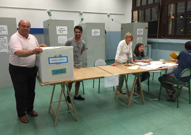 Scrutinio elezioni a Saronno