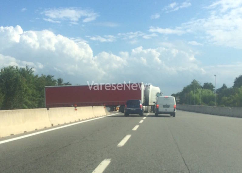 camion inversione autostrada