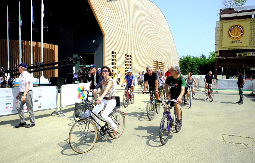 Inaugurata la pista ciclabiole per Expo