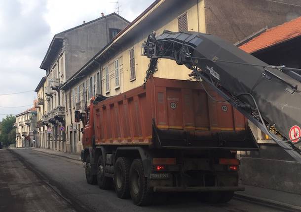 Asfaltatura via Venegoni Gallarate 