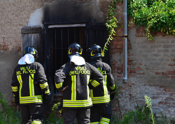 Fiamme alla Cascina Burattana