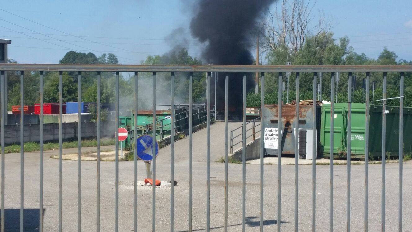 incendio cocquio discarica 30agosto 2015