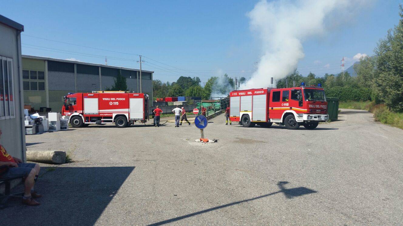 incendio cocquio discarica 30agosto 2015