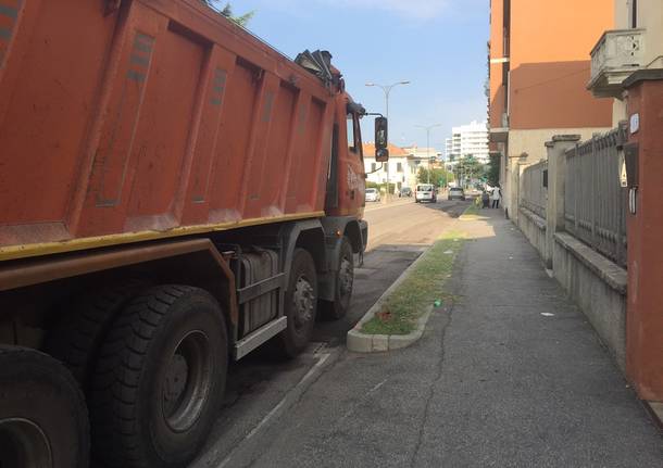 Asfaltatura in via Vespucci a Gallarate