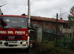 Incendio di un tetto a Carnago