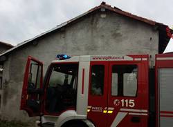 Incendio di un tetto a Carnago