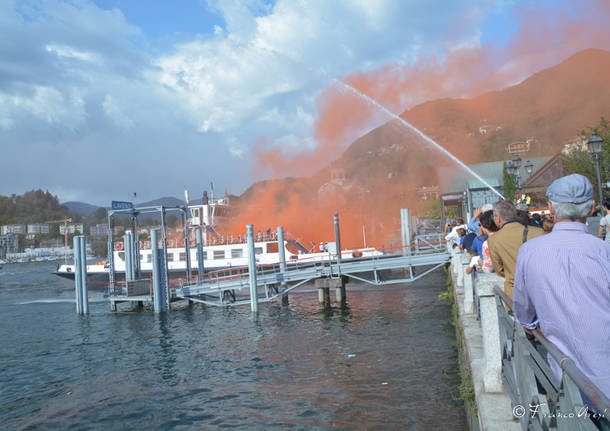 Traghetto “in fiamme” a Laveno