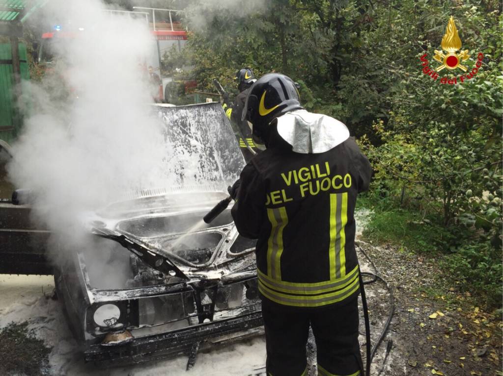 incendio auto dumenza 3 ottobre 2015