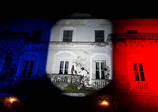 Casciago, il Município si colora di Francia