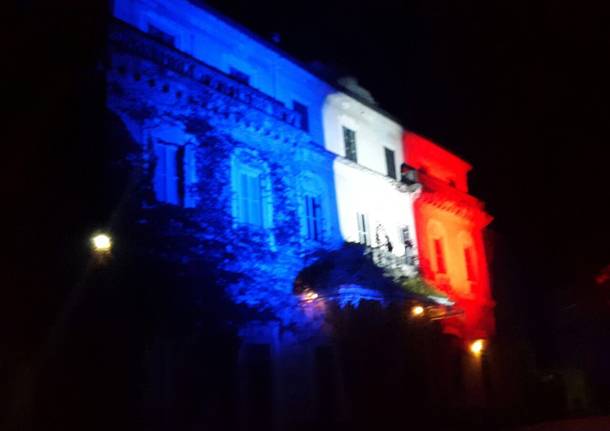 Casciago, il Município si colora di Francia