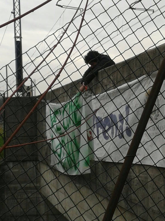 Striscioni Lega sottopasso Malnate 