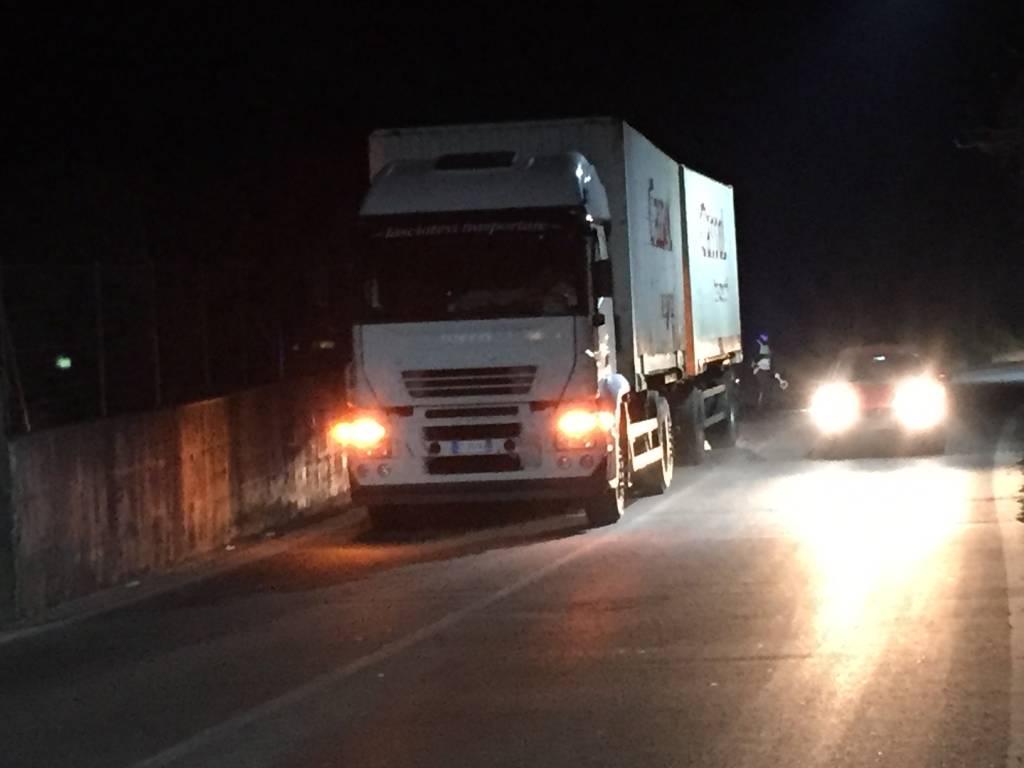 Camion bloccato, traffico in tilt