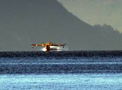 Canadair al lavoro per la Val Vigezzo