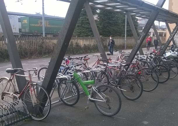 rastrelliera parcheggio bici stazione via sciarè