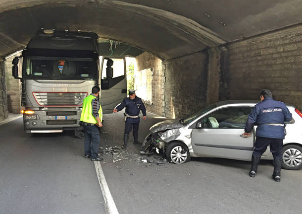 Incidente nel sottopasso di via Gasparotto