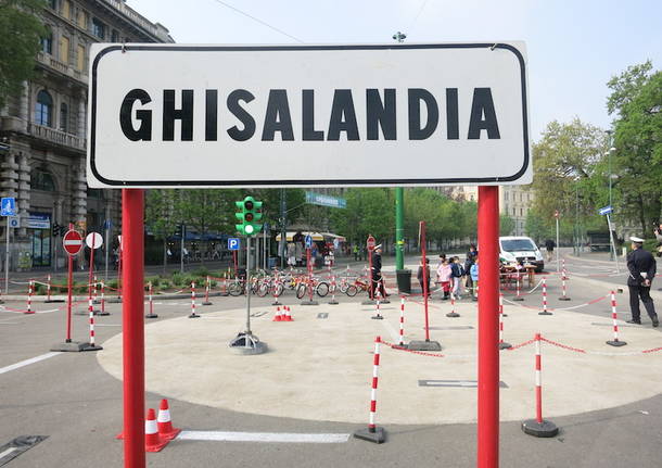 Piazza Castello trasformata in “Ghislandia”