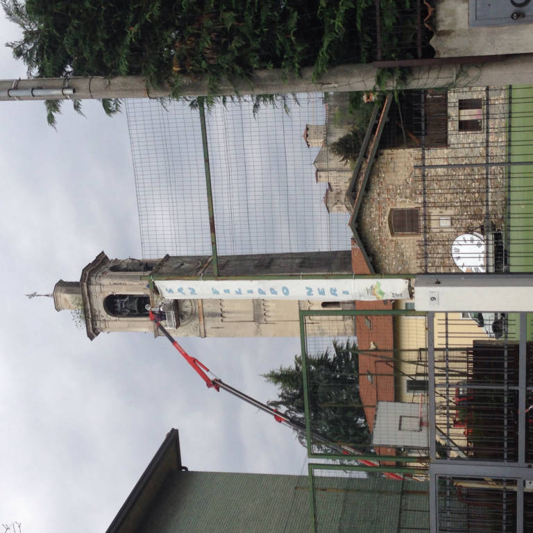 Lavori in corso sul campanile di Angera