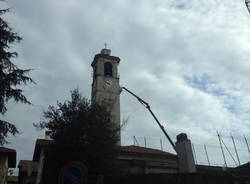 Lavori in corso sul campanile di Angera